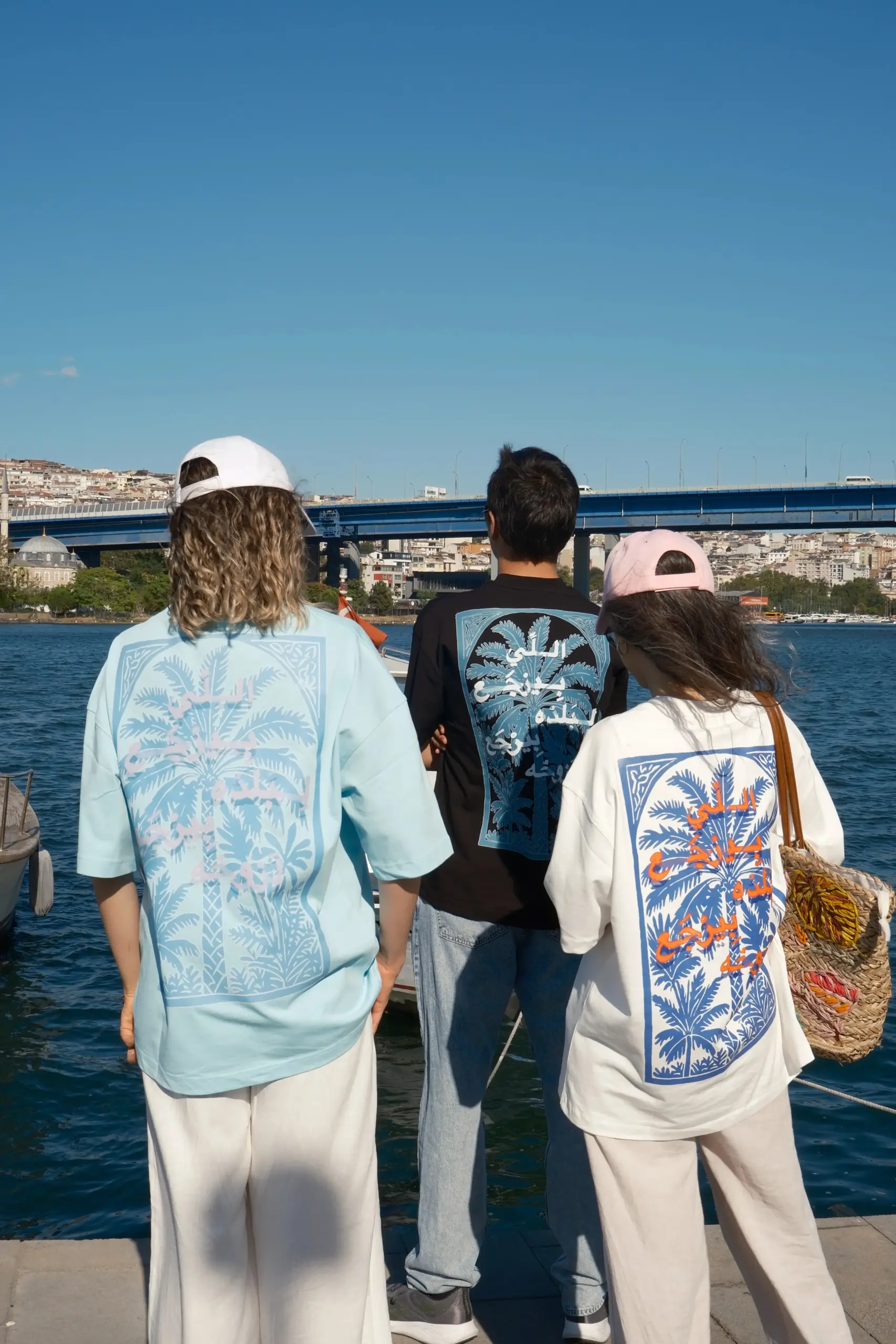 .القطعة المميزة في المجموعة بختم نخلة أيقونية تجسد العودة إلى أوطاننا العربية وهويتنا